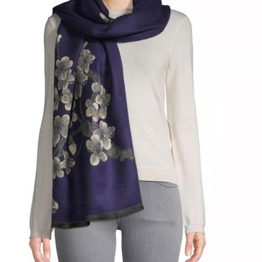 New SAACHI Thick And Warm Reversible Floral Scarf. Navy/Gray.